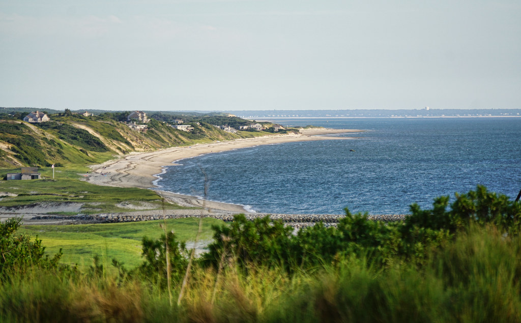 Visiting Cape Cod is one of the best day trips from Boston, MA. Sandy beach on a clear, sunny day on the East Coast.